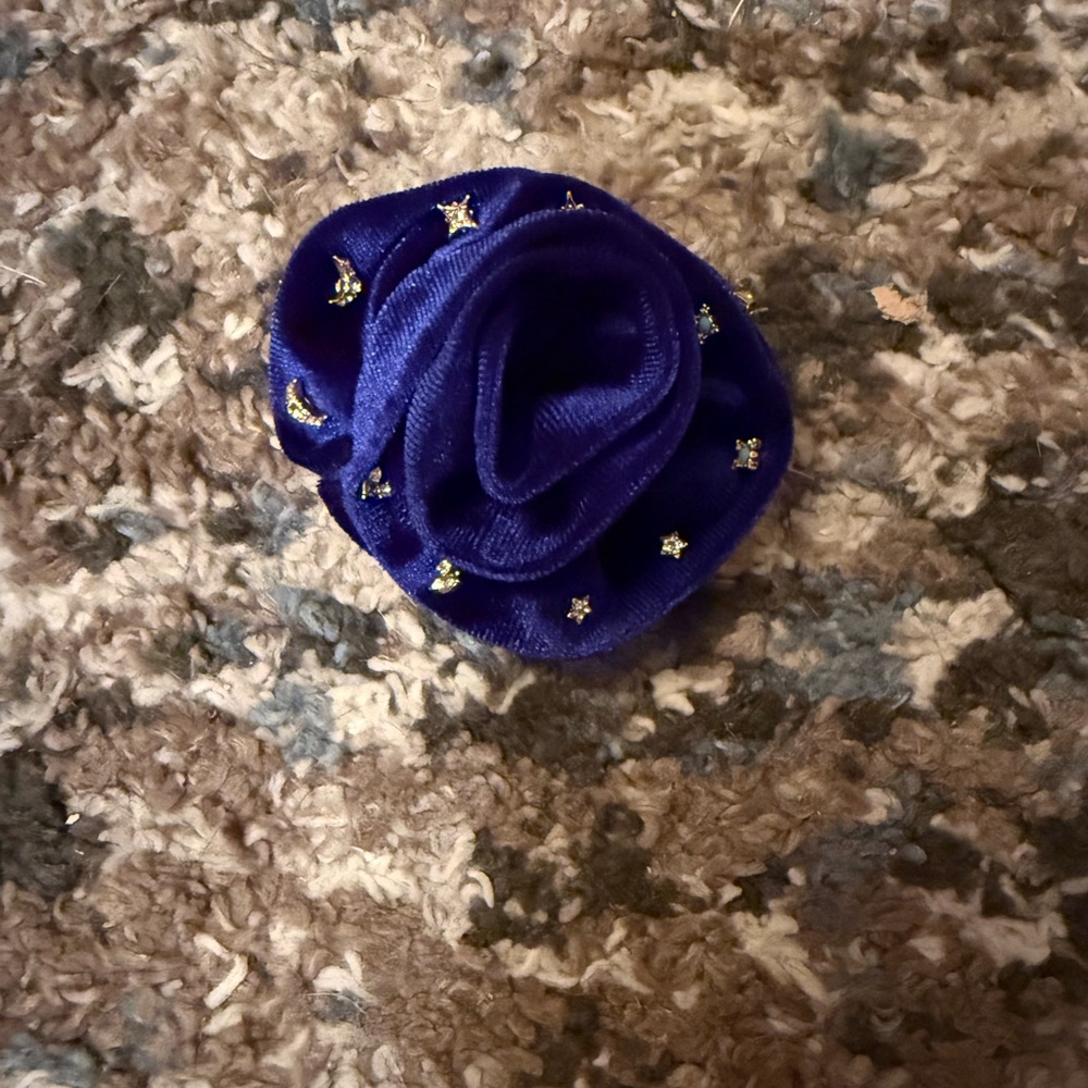 ****sold******Free People Rosette Brooch Pin & 5 Pairs Of Stud Earrings NWT